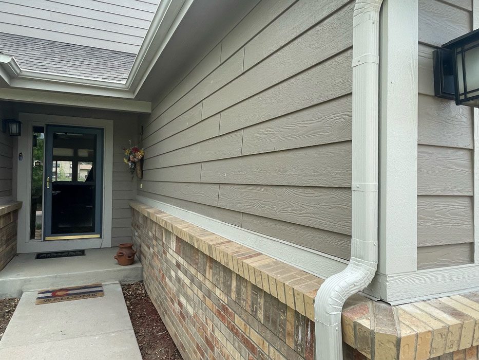 LP SmartSide siding color schemes featuring blue lap siding with while trim