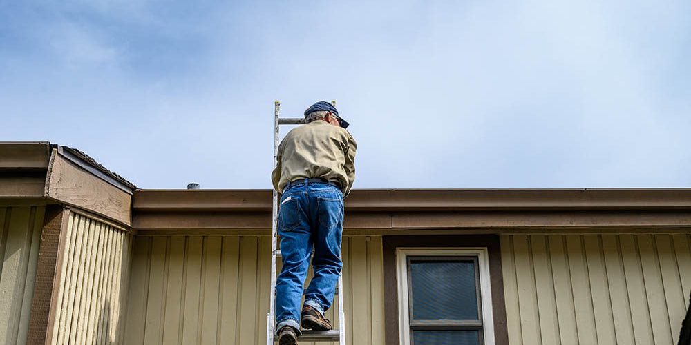 How to safely climb an extension ladder